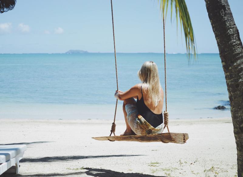 Lux* Grand Gaube Resort & Villas Екстериор снимка A woman on a swing