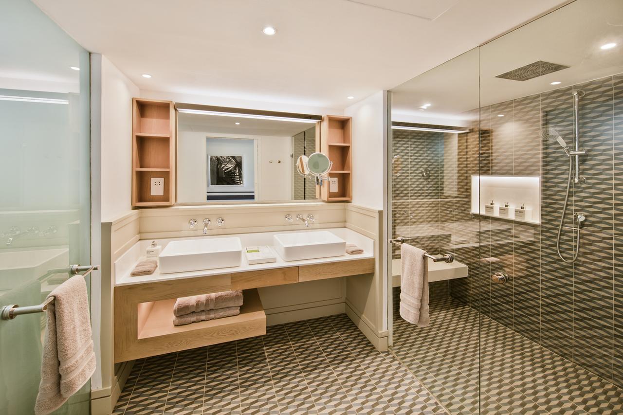 Lux* Grand Gaube Resort & Villas Екстериор снимка Bathroom