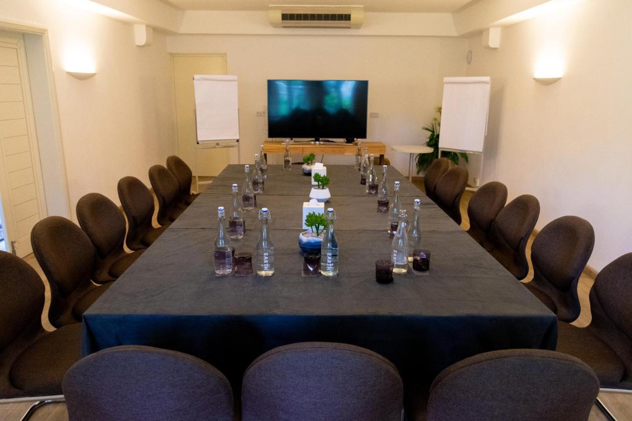 Lux* Grand Gaube Resort & Villas Екстериор снимка The boardroom at the London School of Economics