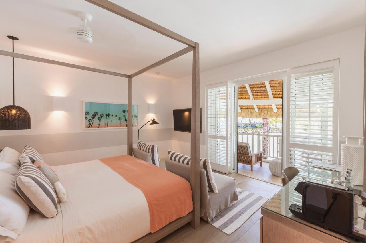 Lux* Grand Gaube Resort & Villas Екстериор снимка A bedroom at the Shore Club